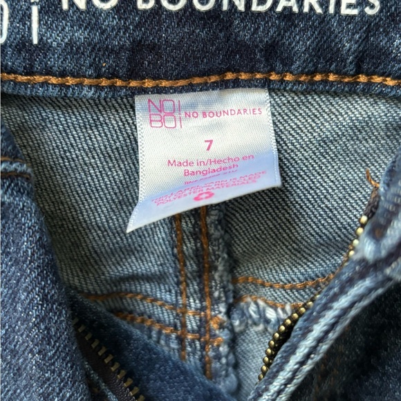 Women’s size 7 NoBoundaries Flare Leg High Waist Jeans - Picture 3 of 4